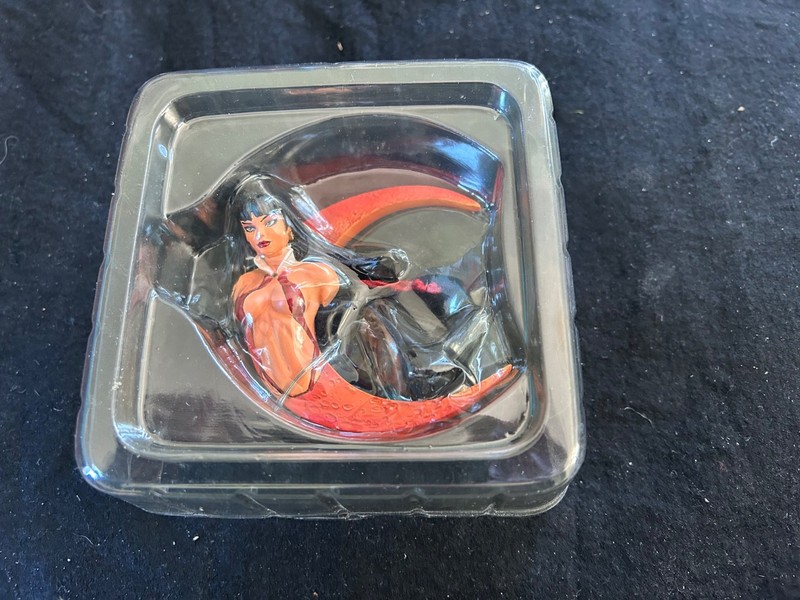 VAMPIRELLA CHRISTMAS ORNAMENT.  Moore Creations Clayburn Moore