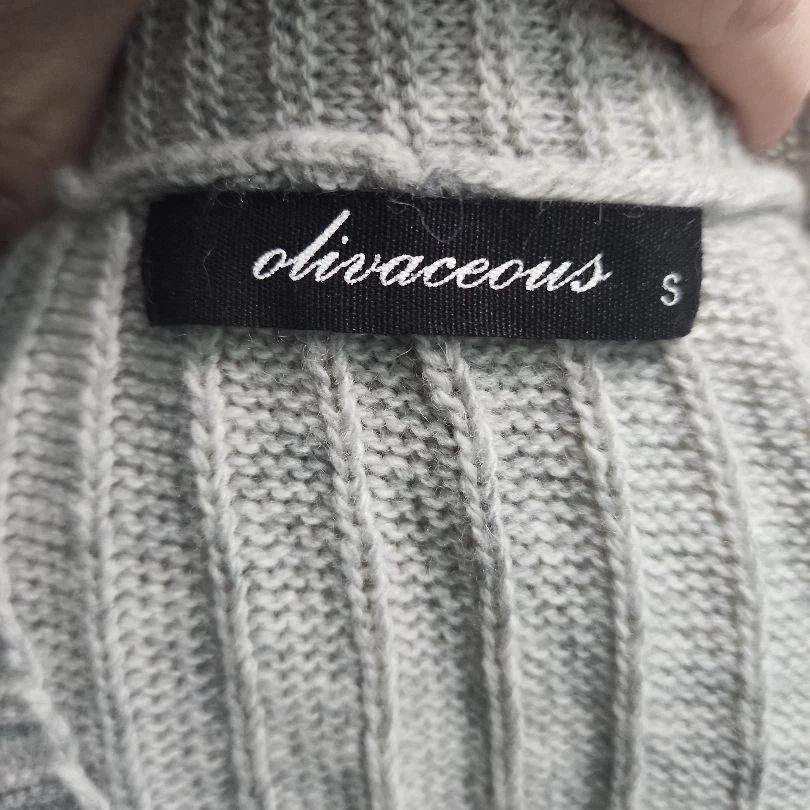 Cardigã Olivaceous Feminino Tamanho P Cinza Cropped Botão com nervuras Frente Aconchegante Chique - Imagem 4 de 4