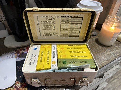 Vintage 1960's USDA First Aid Kit complete and un opened w/ Metal Box - Picture 3 of 6