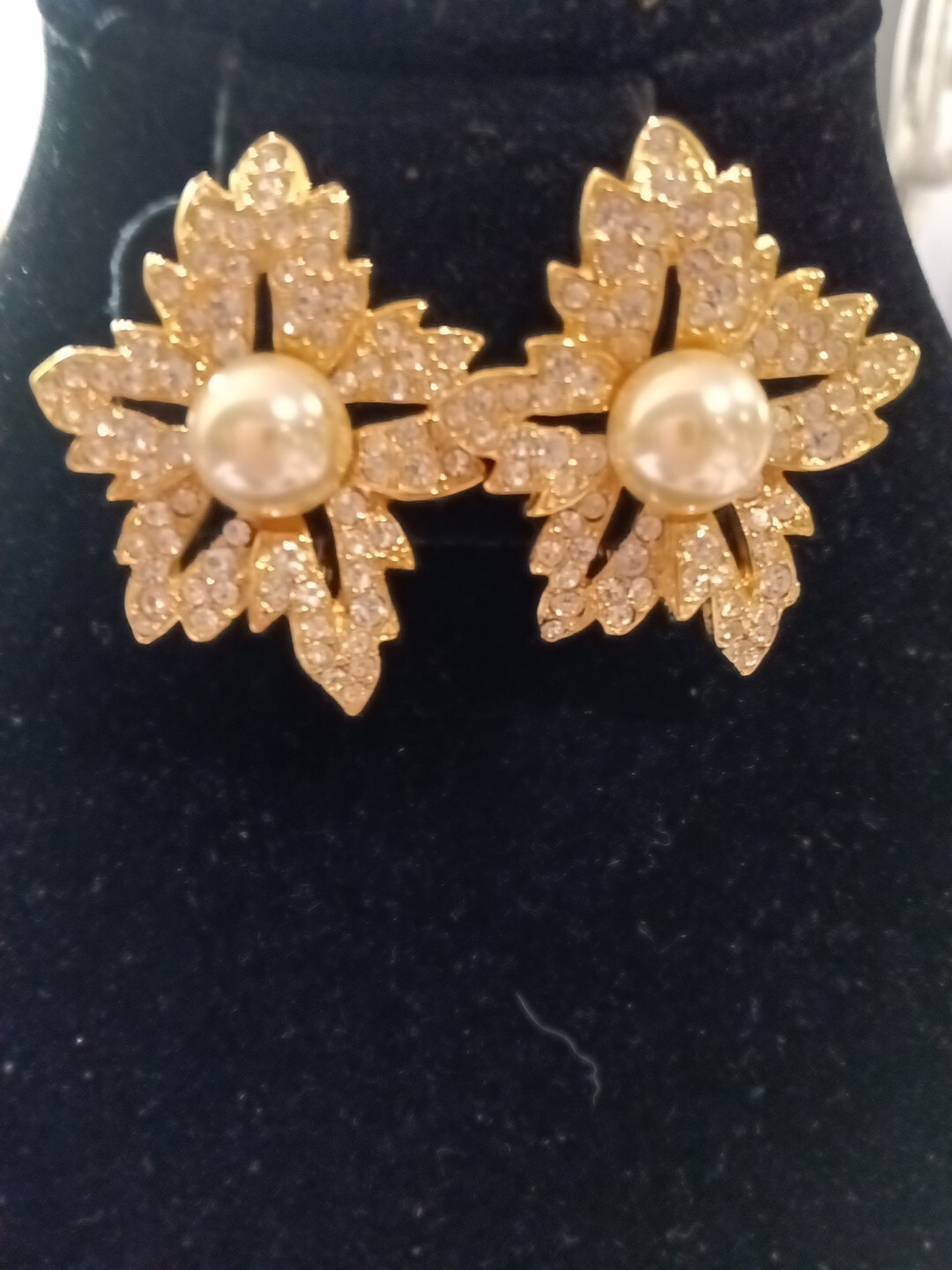 LARGE KENNETH J. LANE CRYSTAL RHINESTONE FAUX PEA… - image 4