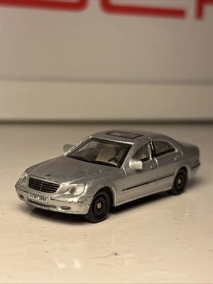 Joy City Mercedes S-Class W220 Silver 1:72 Diecast Model Car Headlight Missing - Image 1 of 4