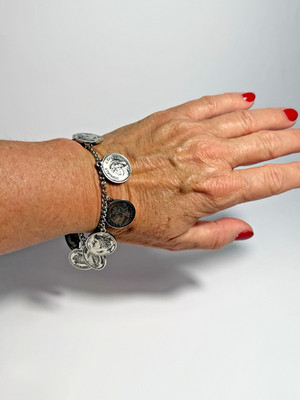 Bettelarmband mit 9 antiken Münzen 3x Queen Victoria 1830- 3x Julius Caesar 26g
