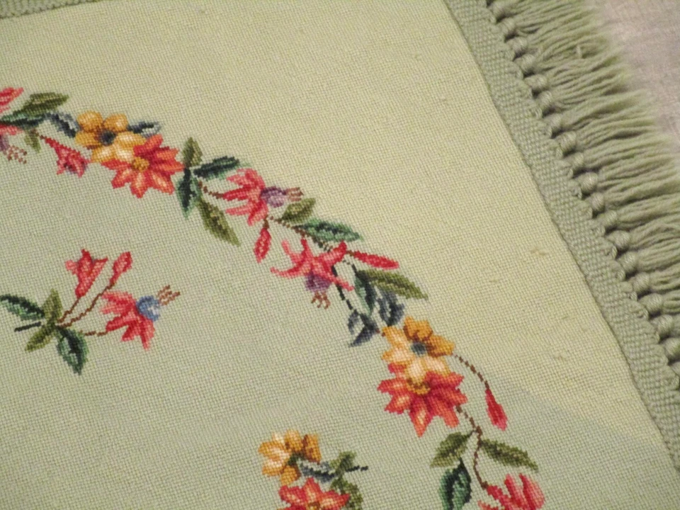 Tapiz/alfombra floral verde punta de aguja de lana vintage 44"x43" amarillo, rosa, azul Foto 3 de 4