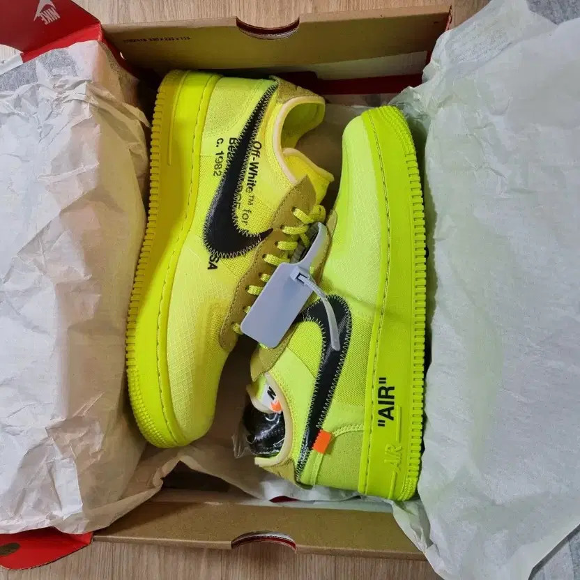 Off-White x Nike Air Force 1 Volt Fluorescent Sneakers NEW thumbnail 2