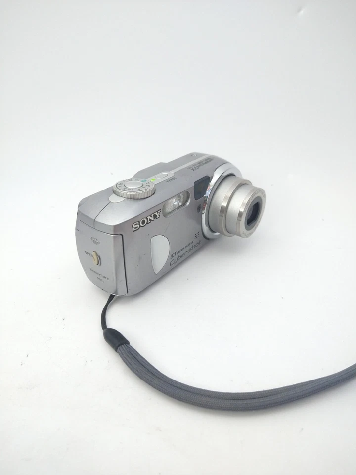 Sony Cybershot Digital Camera | Model DSC-P93 | 5.1MP | TESTED - Image 2 of 4