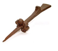 INCUDINE A GRADINO BATTIFALCE - ATTREZZO AGRICOLO ANTICO - XX SECOLO - 1600 g.