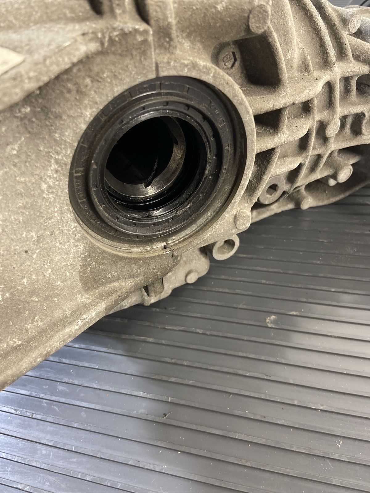2017-2020 Maserati Levante Rear Differential Axle AWD Drivetrain OEM Assembly