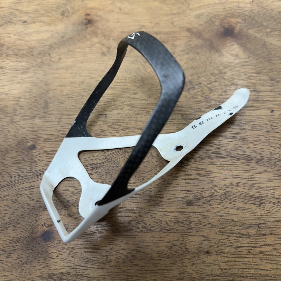 Jaula para botellas de agua Serfas Serfas Ligero blanco carbono Foto 2 de 4