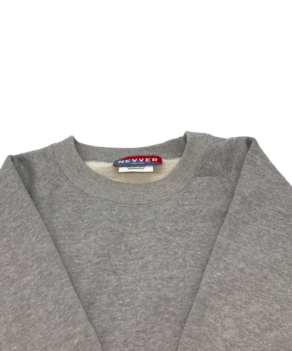 nevver × BROCHURE CREW NECK SWEATER
