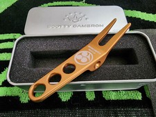 Rare Scotty Cameron 2008 Club Member Clip Pivot/Divot Tool     NEW IN ORIGINAL TIN