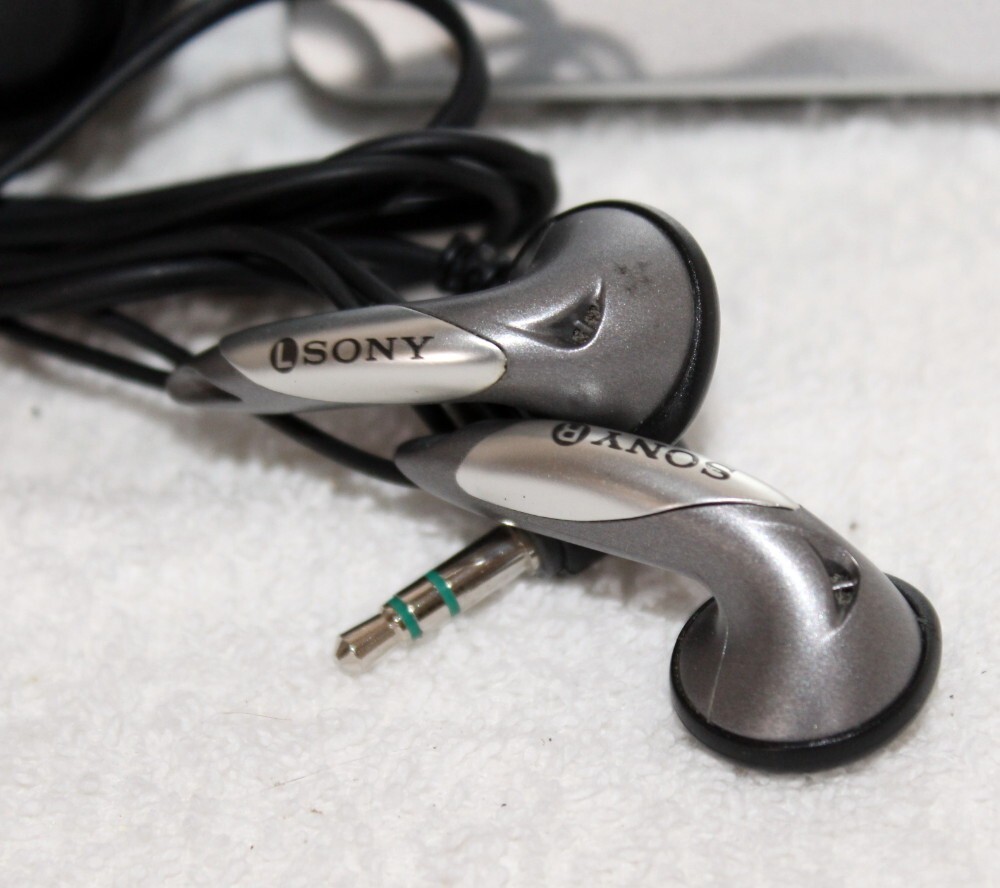 【希少レア】Creative NOMAD DAP-3203 DS-3201 Creative Nomad Jukebox Zen Portable MP3 Player Case Sony Earbuds