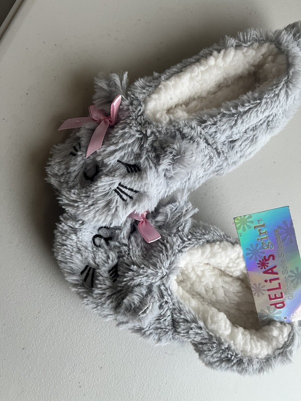 NWT Cute Gripper Sole Slippers Size 10-4 Kids By dELiA*s