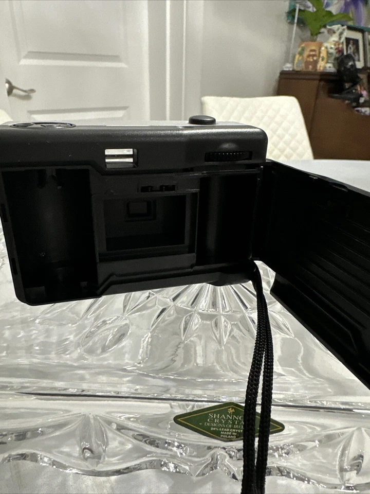 BELL & HOWELL Point And Shoot 35MM FILM Camera "FOCUS FREE" 28MM Lens with Strap - Image 3 of 4