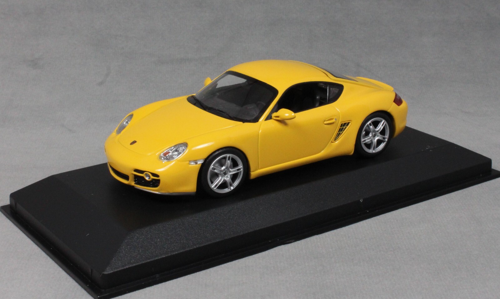 Minichamps Maxichamps Porsche Cayman S in Yellow 2005 940065620 1/43 NEW