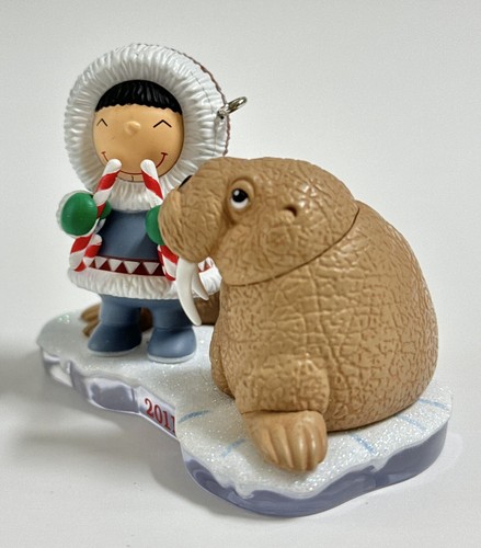 2011 Hallmark Frosty Friends Keepsake #32 Series Eskimo & Walrus - Picture 3 of 5