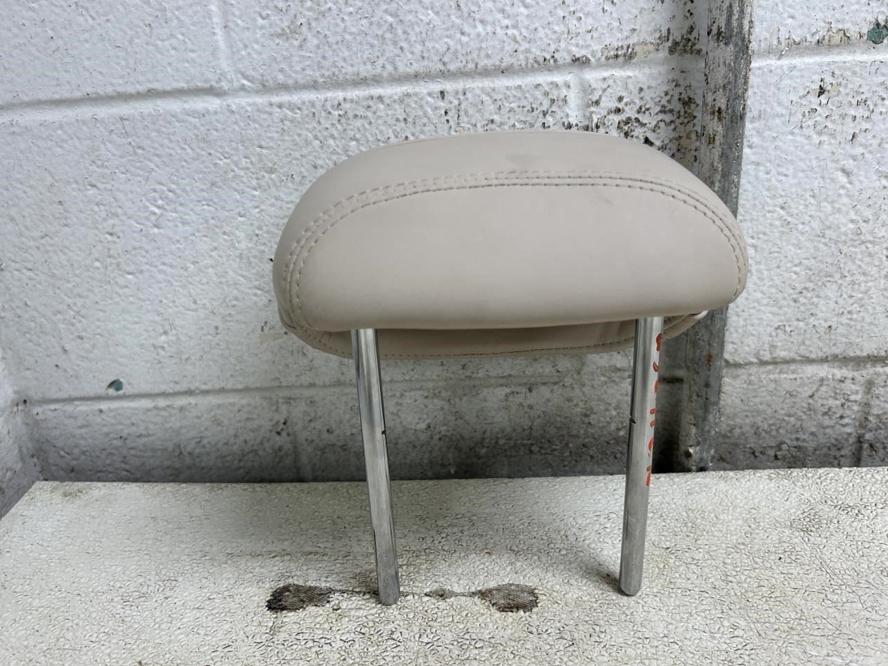 2022 MASERATI LEVANTE Center Rear Headrest Tan Leather OEM Part