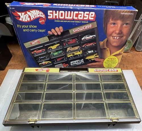 Vintage Hot Wheels Wall Mount 16 Car Showcase with Original Box *No Manual