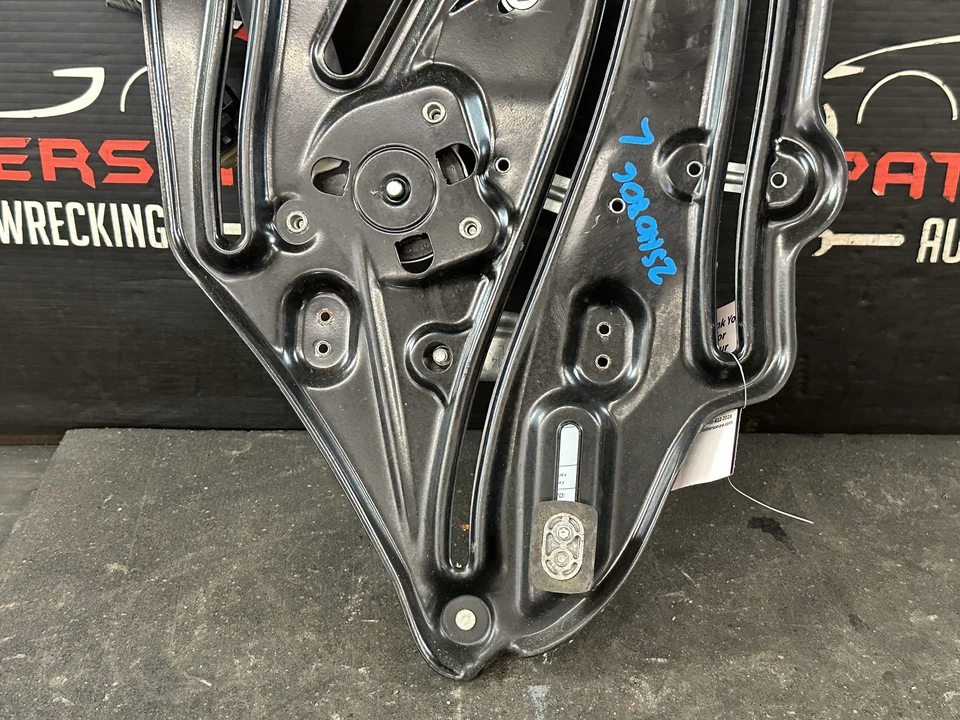 06-09 MERCEDES CLK350 CONVERTIBLE DRIVER LEFT QUARTER GLASS WINDOW REGULATOR - Image 3 of 4