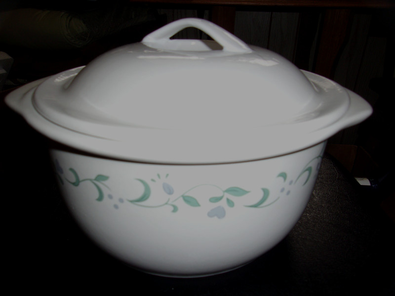 Corelle Coordinates casserole country cottage lid blue hearts green leafs 1.5 qt
