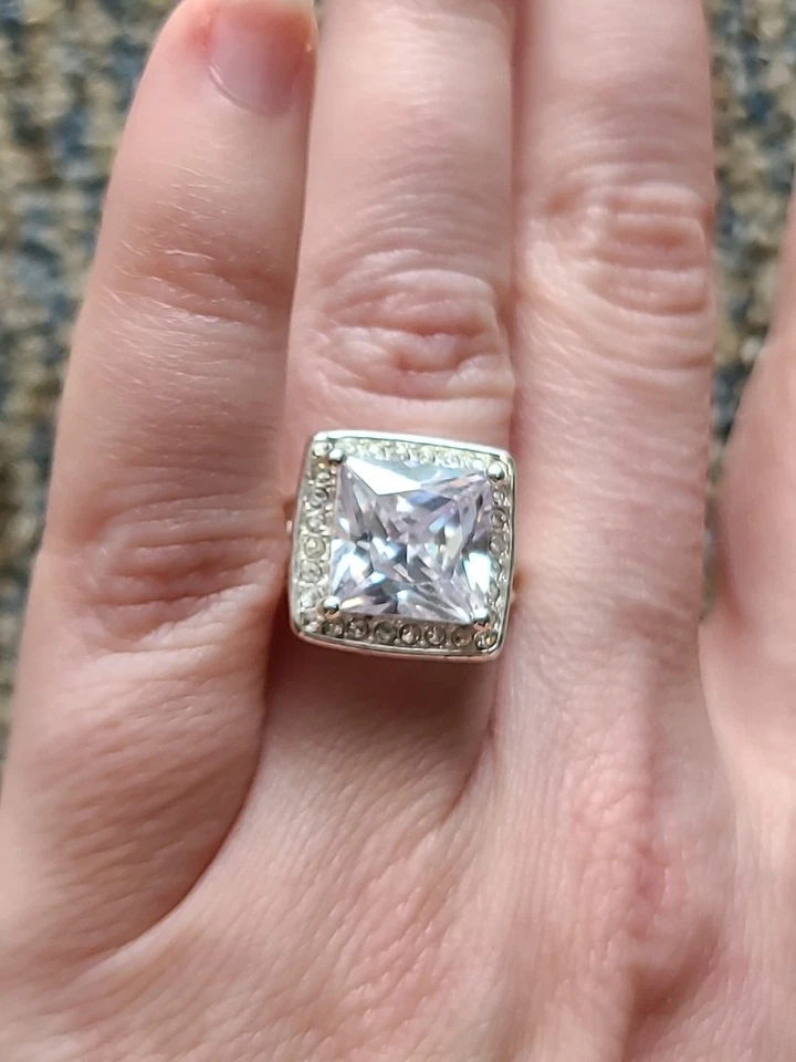 Anillo de cóctel Avon plateado con diamantes talla 6, bisutería Foto 3 de 4