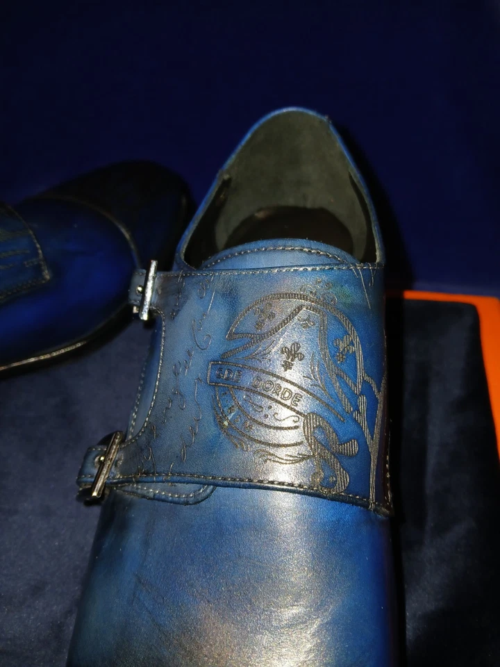 Parte superior de alça de monge de couro azul feita à mão - Imagem 3 de 4