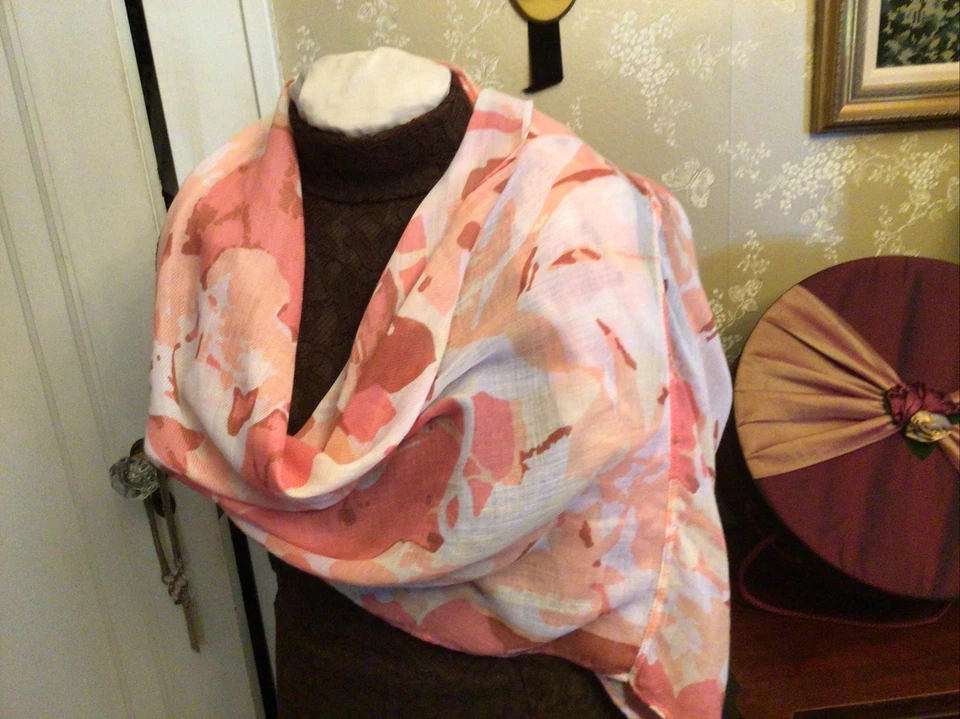 Bufanda Infinity Simply Noelle Ligera Rosa Color Melocotón Flores Nueva con Etiquetas Foto 3 de 4