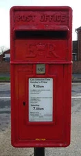 Photo 6x4 Close up, Elizabeth II postbox on Welwyn Park Drive, Hull Kings c2019