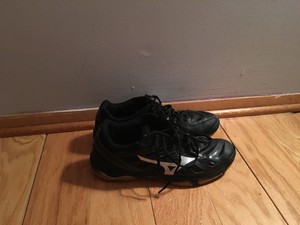 mizuno women's wave hurricane 3 - black/silver