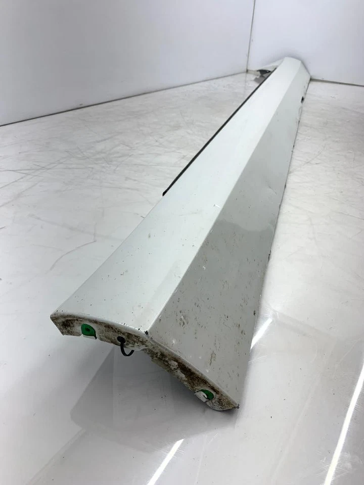 VOLVO V60 2020-2021 FALDÓN LADO CONDUCTOR IZQUIERDO PANEL BASCULANTE MOLDURA *RASGUÑOS* | BLANCO Foto 2 de 4