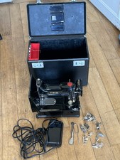 Machine à coudre portable portative Singer 222K  