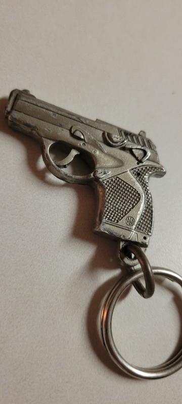 VINTAGE KEYCHAIN PISTOL BERETTA STYLE HANDGUN DESIGN 2” SILVER TONE CAST METAL