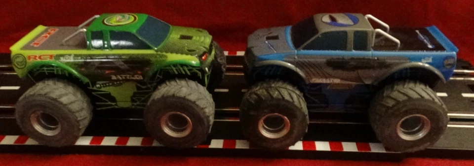 Coche Ranura Scalextric 1/32 Team Monster Trucks Predator & Battler. Corredores fuertes Foto 4 de 4