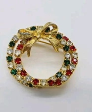 Christmas Brooch Wreath Pin Holiday Jewelry Crystal Gold Tone Vintage #40