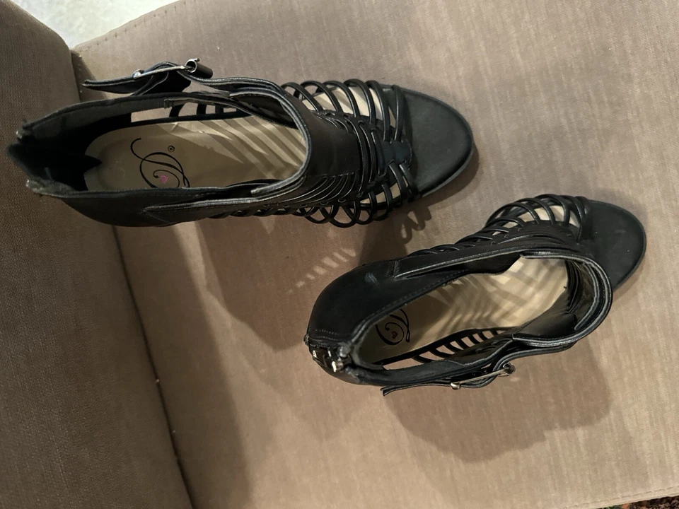 My Delicious Shoes High Stacked Heel Sandals , Black , Size 7 Barely Worn - Image 4 of 4