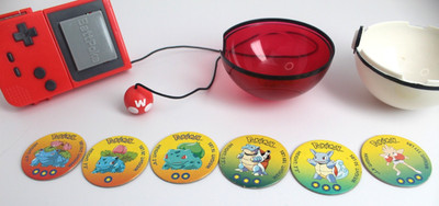 TOMY Pokemon 1999 Vintage Nintendo Battpoke launcher pokeball and assorted discs