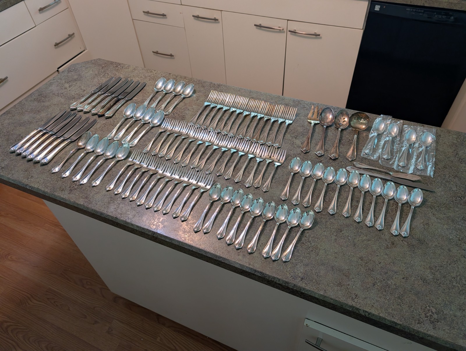 Oneida Silverplate Flatware Set Service 12 King James Pattern 93 Pieces