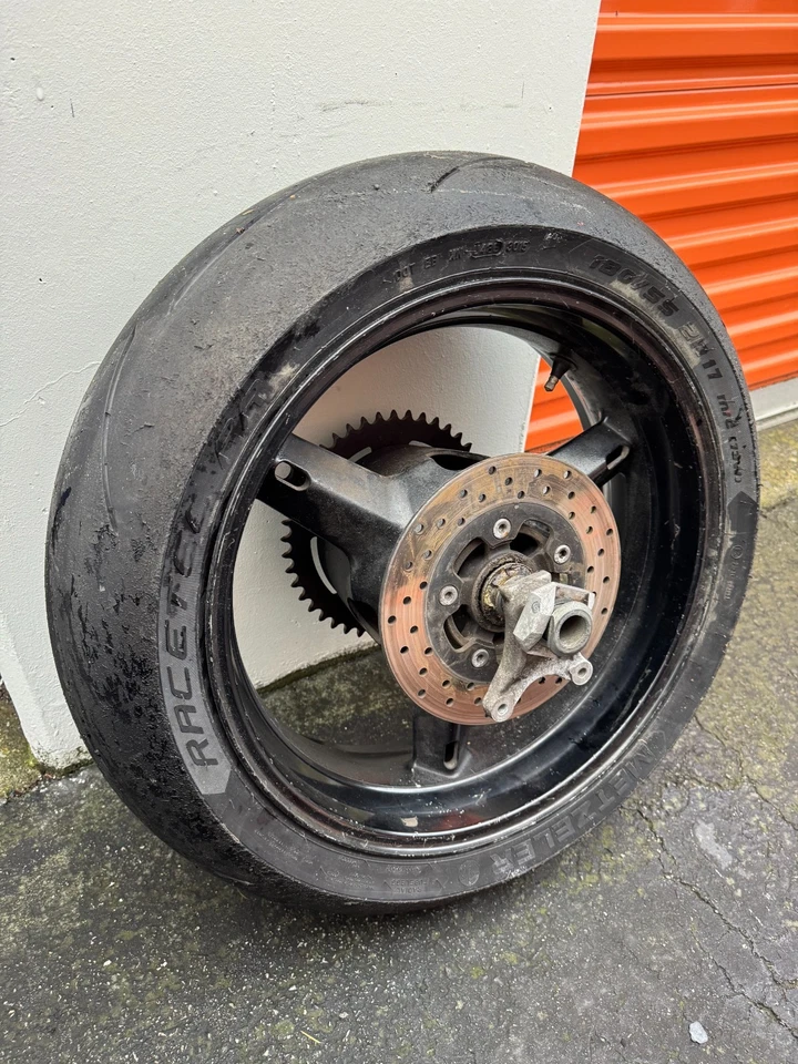 Llanta trasera recta 2001 2002 2003 Suzuki GSXR 600 750 Foto 4 de 4