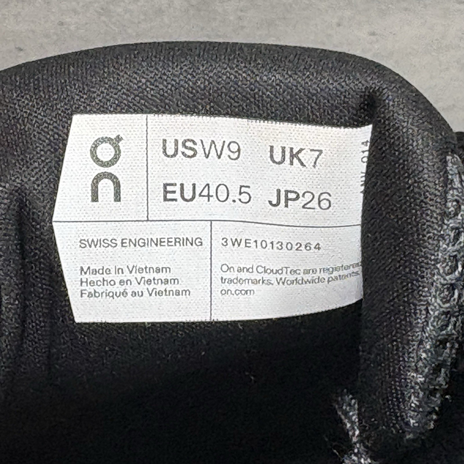 On Cloud Cloudrunner 2 Black White Running Shoes … - image 8