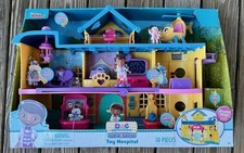 Disney Doc McStuffins Toy Hospital Playset 2 Sided Play  14 Deluxe Friends 