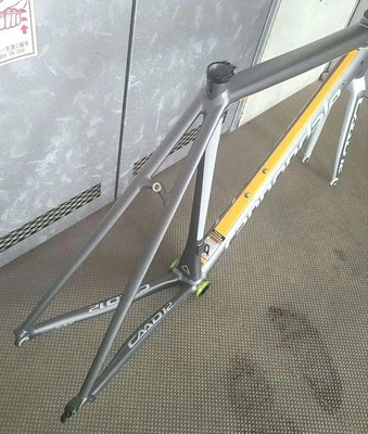Cannondale CAAD12 ロードバイクフレーム シルバー/オレンジ 2016 Cannondale CAAD12 Alloy Road Frame 54cm Silver/Orange Indoor