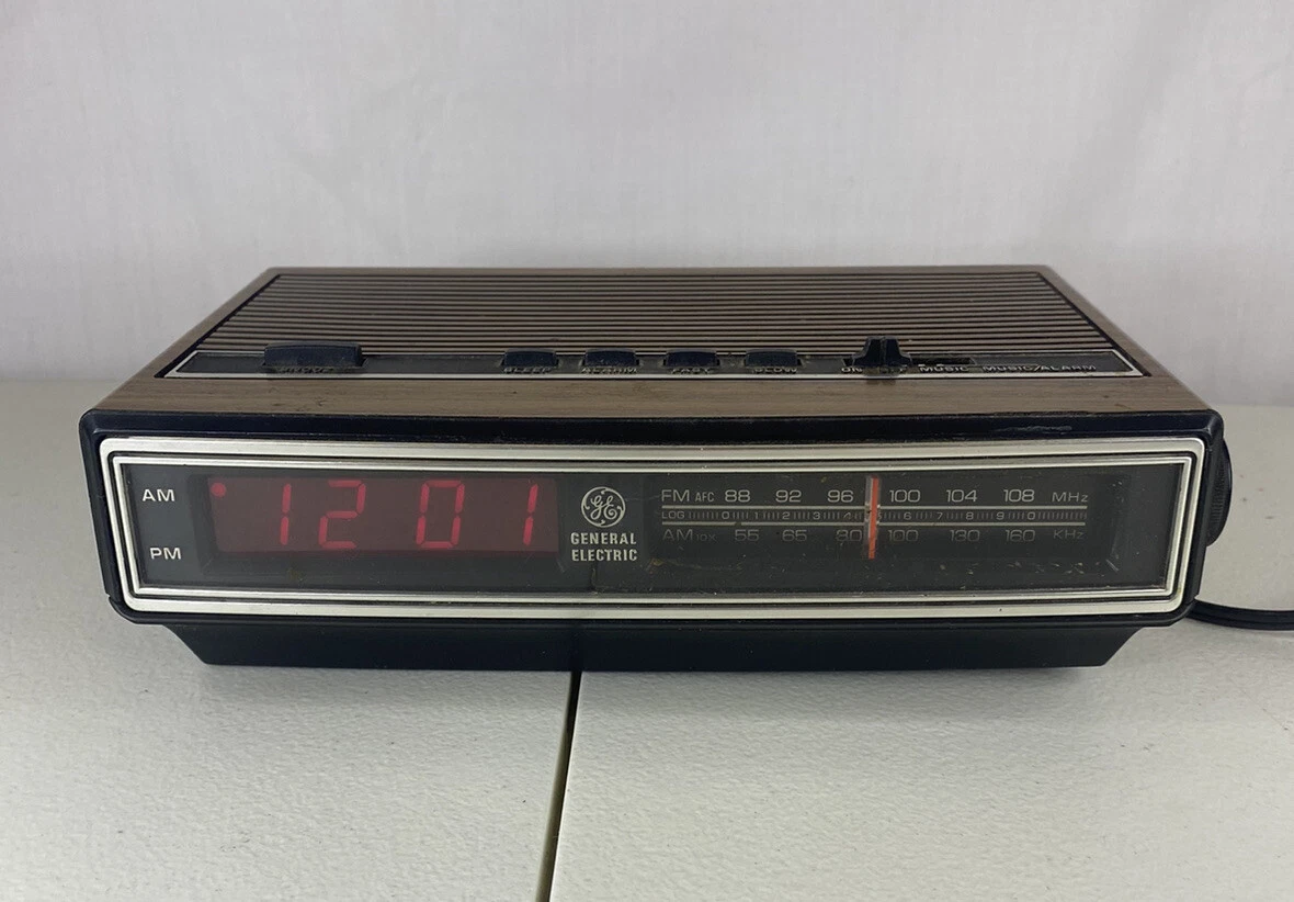 Rare Vintage General Electric GE C4540 Walnut Grain Alarm Clock C4540