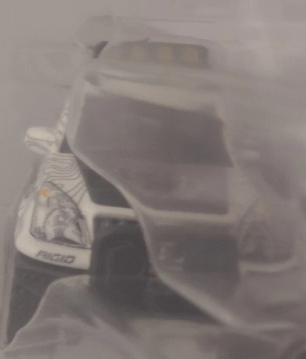 Hot Wheels Premium 2024 '05 Toyota Land Cruiser Prado Mercedes-Benz Sprinter - Imagen 4 de 4