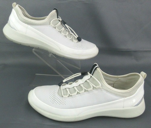 Ecco White Leather Toggle Gem
