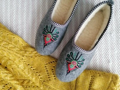 HOMIEESTUDIO Filz Folk bestickte graue Innen-Ballerina weiche warme Hausschuhe