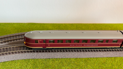 Trix H0 22025 Schnelltriebwagen Baureihe SVT 04 der DB | Digital