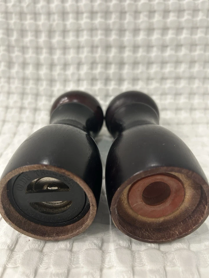 Olde Thompson Juego de molino de pimienta y salero de madera oscura de 6" Foto 2 de 4