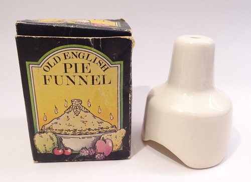 Vintage Old English Pie Funnel Pie Bird/Vent Dist. Radclive Manor ENGLAND, box