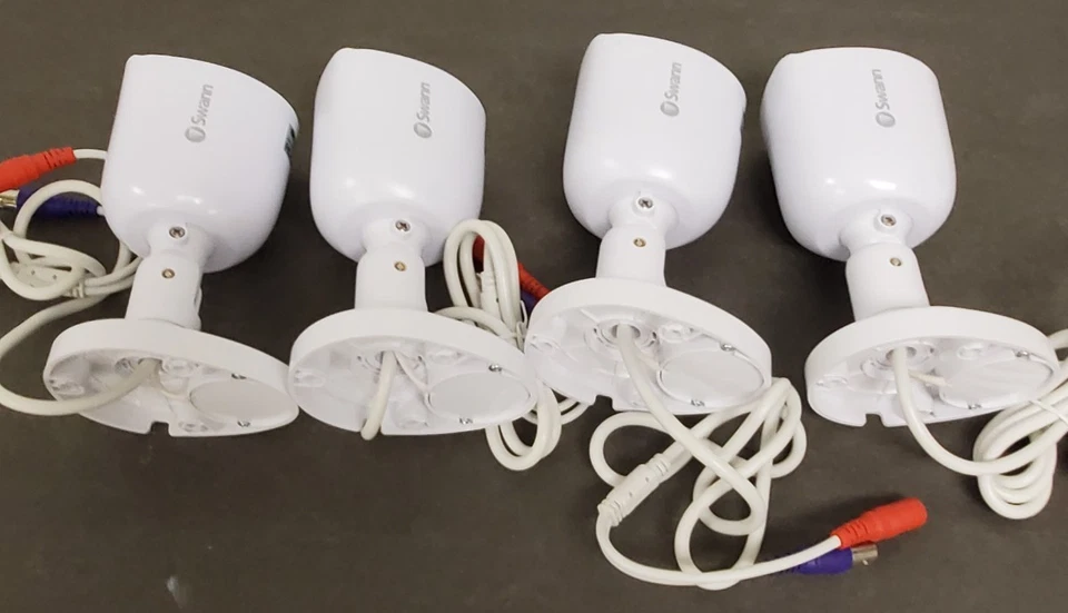 4 Pack Swann SRPRO-4KRLWB4 indoor/outdoor cameras w/cables - Image 3 of 4