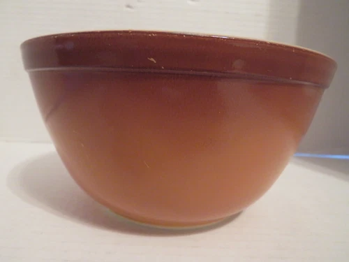 Pyrex Vintage Bowl Old Orchard #402  1  1/2 qt