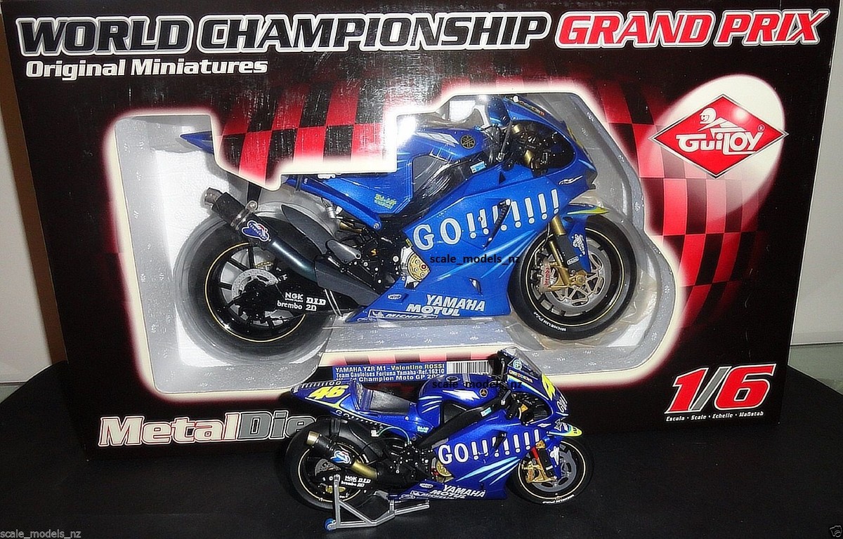 MINICHAMPS 1:6 – ROSSI 2002 MOTOGP HONDA RC211V + ALSO HAVE